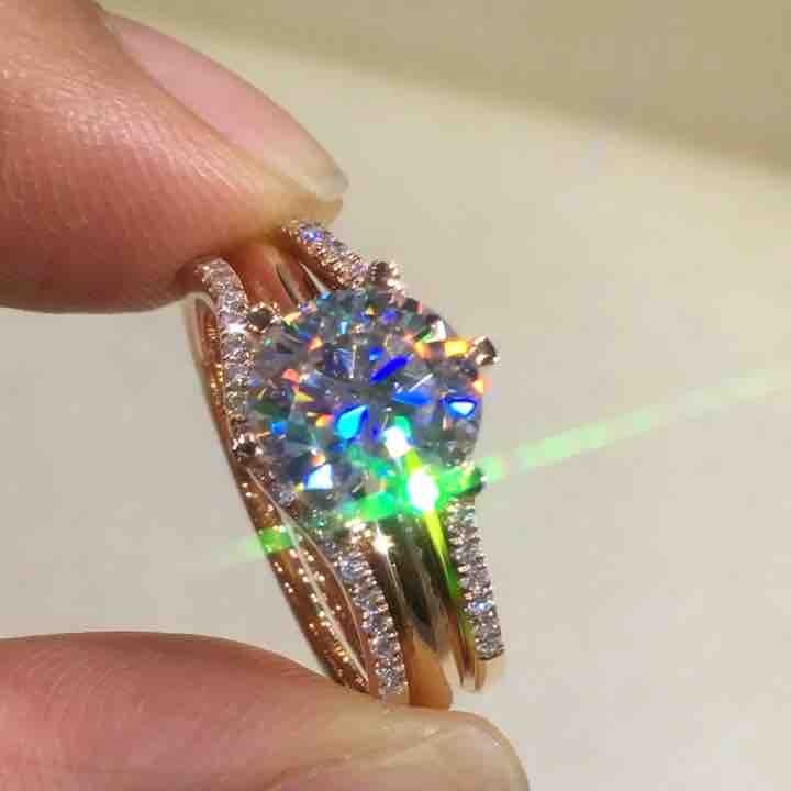 Luxury 18K Gold Moissanite Set